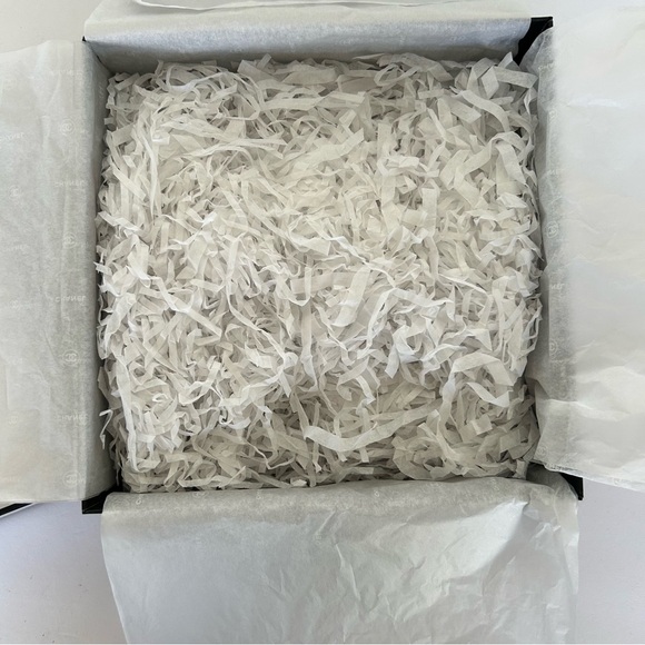 CHANEL GIFT BOX - Picture 10 of 11